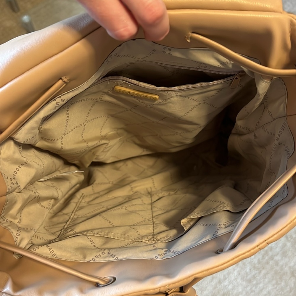 Tan backpack 🎒with pockets - Picture 2 of 4